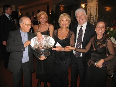 da destra: Dr.essa Rosanna Chimenti, Mario Caldani,Annamaria Zingaretti Caldani, Sara Iannone, Don Santino Spartà 