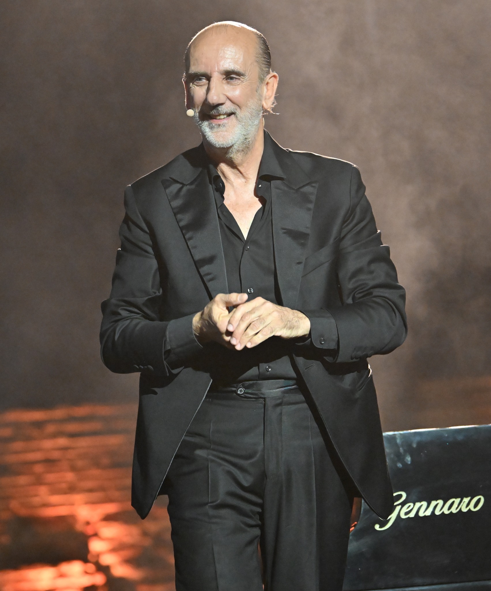 Scipione sorride al pubblico